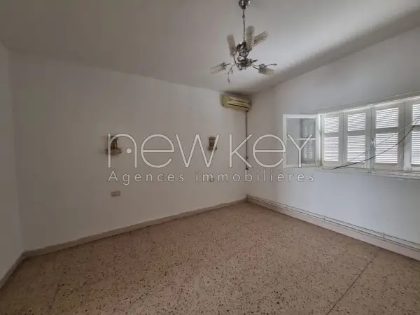 Etage de villa s+4 à la Marsa - 2