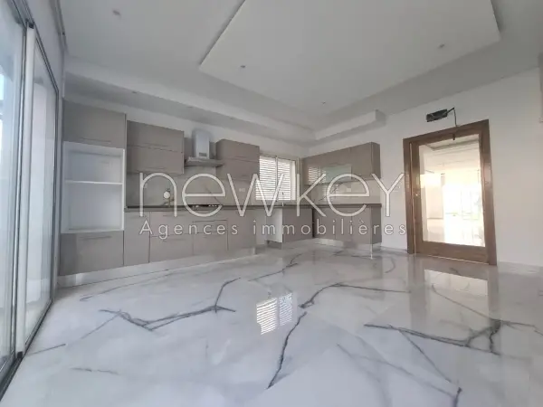 Une Villa S+5 avec piscine à vendre à La Soukra - 9