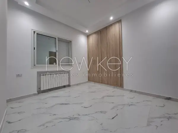 Une Villa S+5 avec piscine à vendre à La Soukra - 8