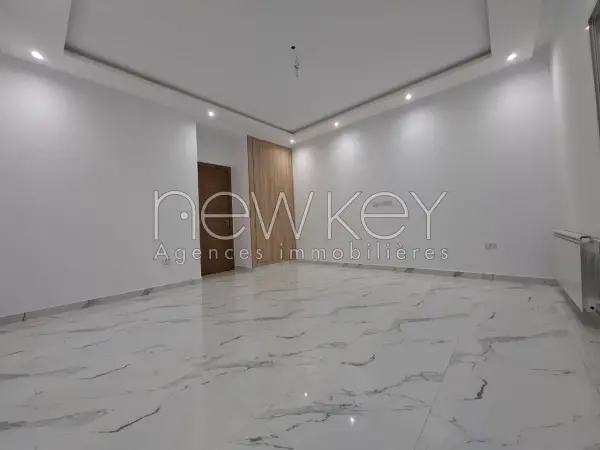 Une Villa S+5 avec piscine à vendre à La Soukra - 6