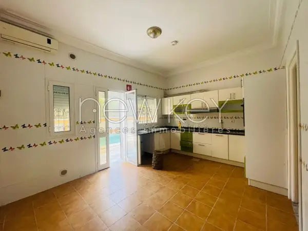 Villa avec piscine et jardin à louer au Berge du Lac 2 - 5