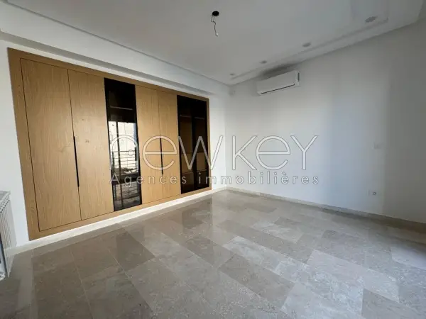 Joli Duplex s+4 à Gammarth - 18
