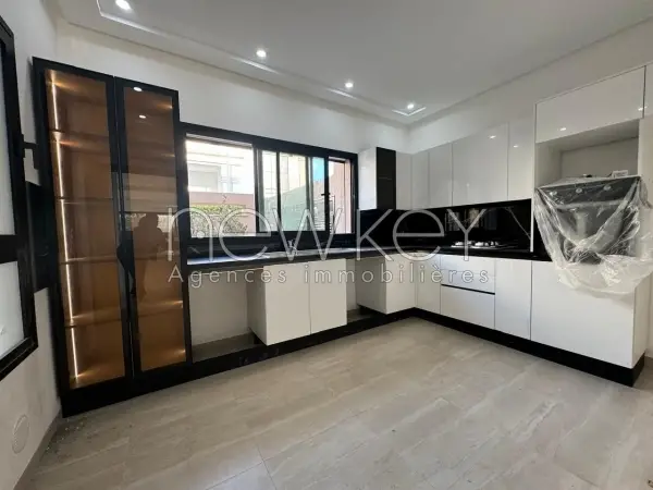 Joli Duplex s+4 à Gammarth - 23