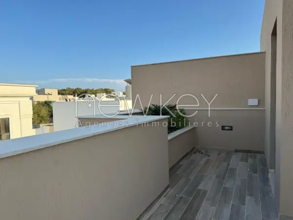 Joli Duplex s+4 à Gammarth - 3