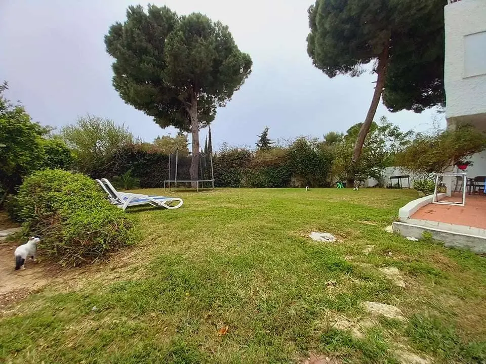 Rdc de villa (s 3)  avec jardin  à Gammarth