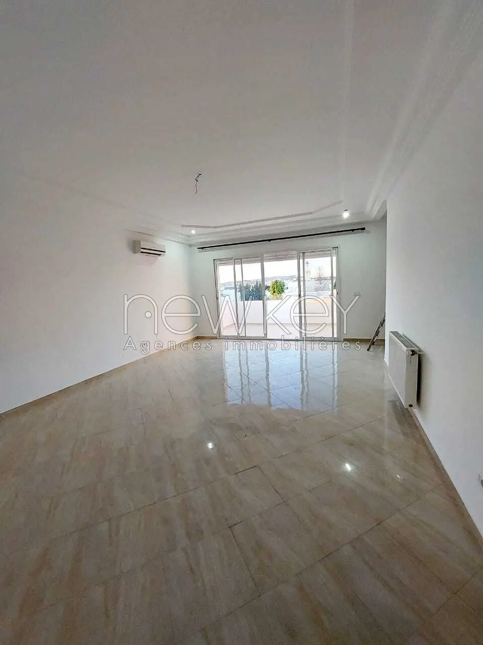 Etage de villa s+4 La Marsa
