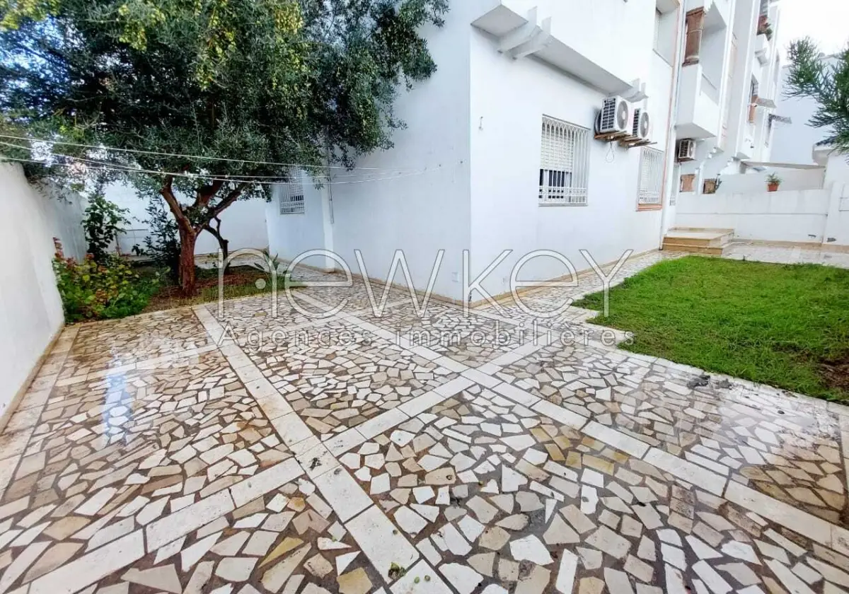 S+3 avec jardin à Sidi Daoued