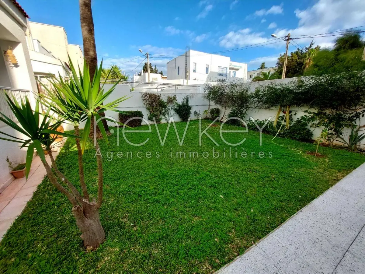 Villa s+5 avec jardin à La Marsa