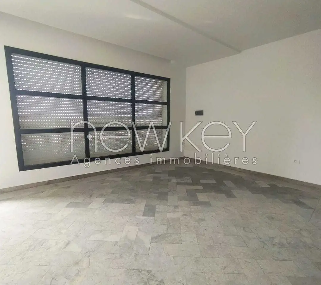 Un Showroom à louer à La Soukra