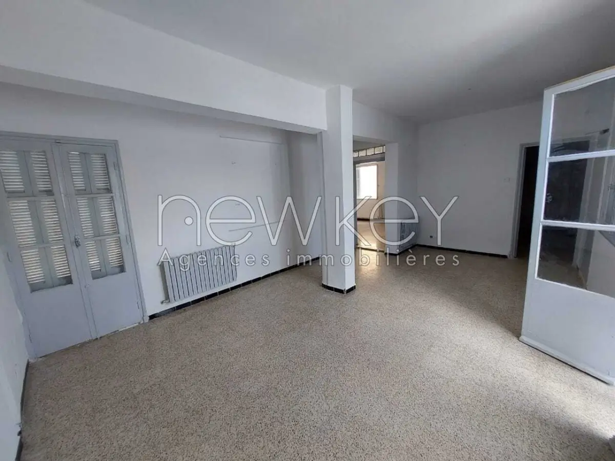 Etage de villa s+4 à la Marsa
