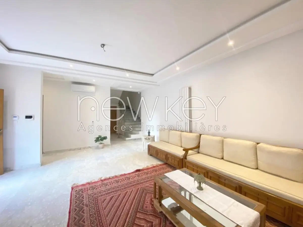 Un Superbe Triplex à Vendre à Chotrana 1