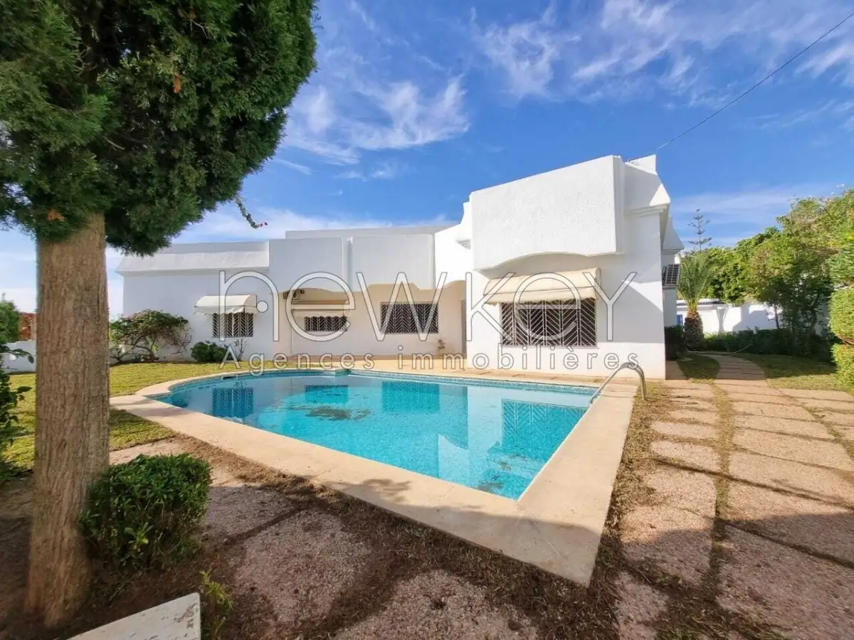 Belle villa avec piscine à Gammarth