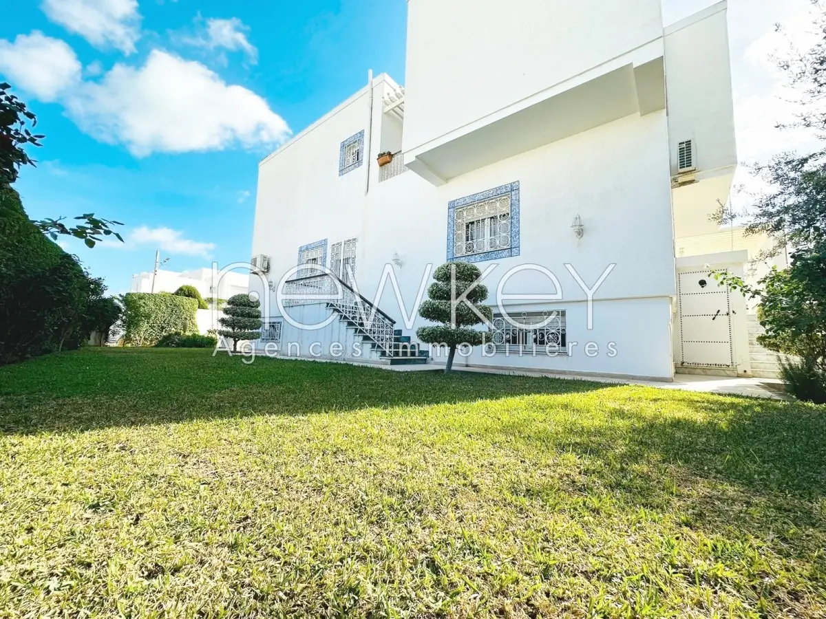Une Somptueuse Villa à vendre aux Jardins De L'Aouina