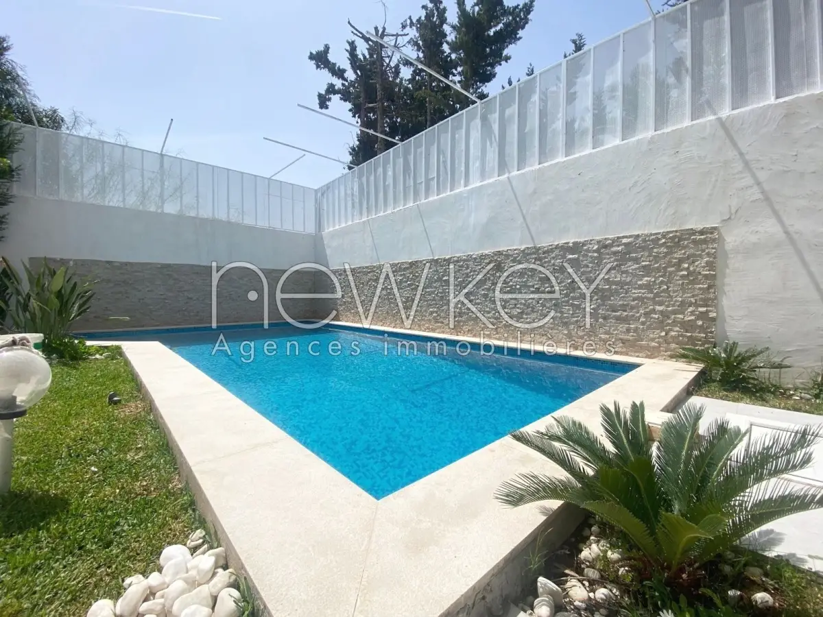 Villa avec piscine à louer aux Berges du Lac 1