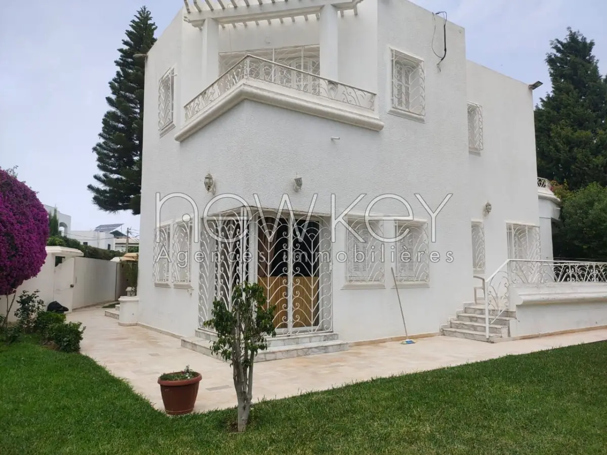 Une belle villa s+4 à la Marsa
