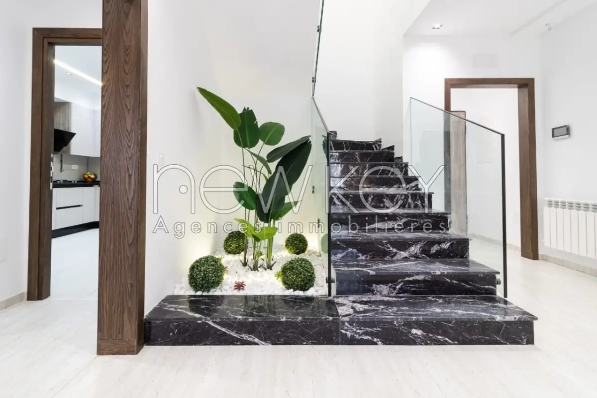 Un Duplex S+4 direct promoteur à vendre à La Soukra