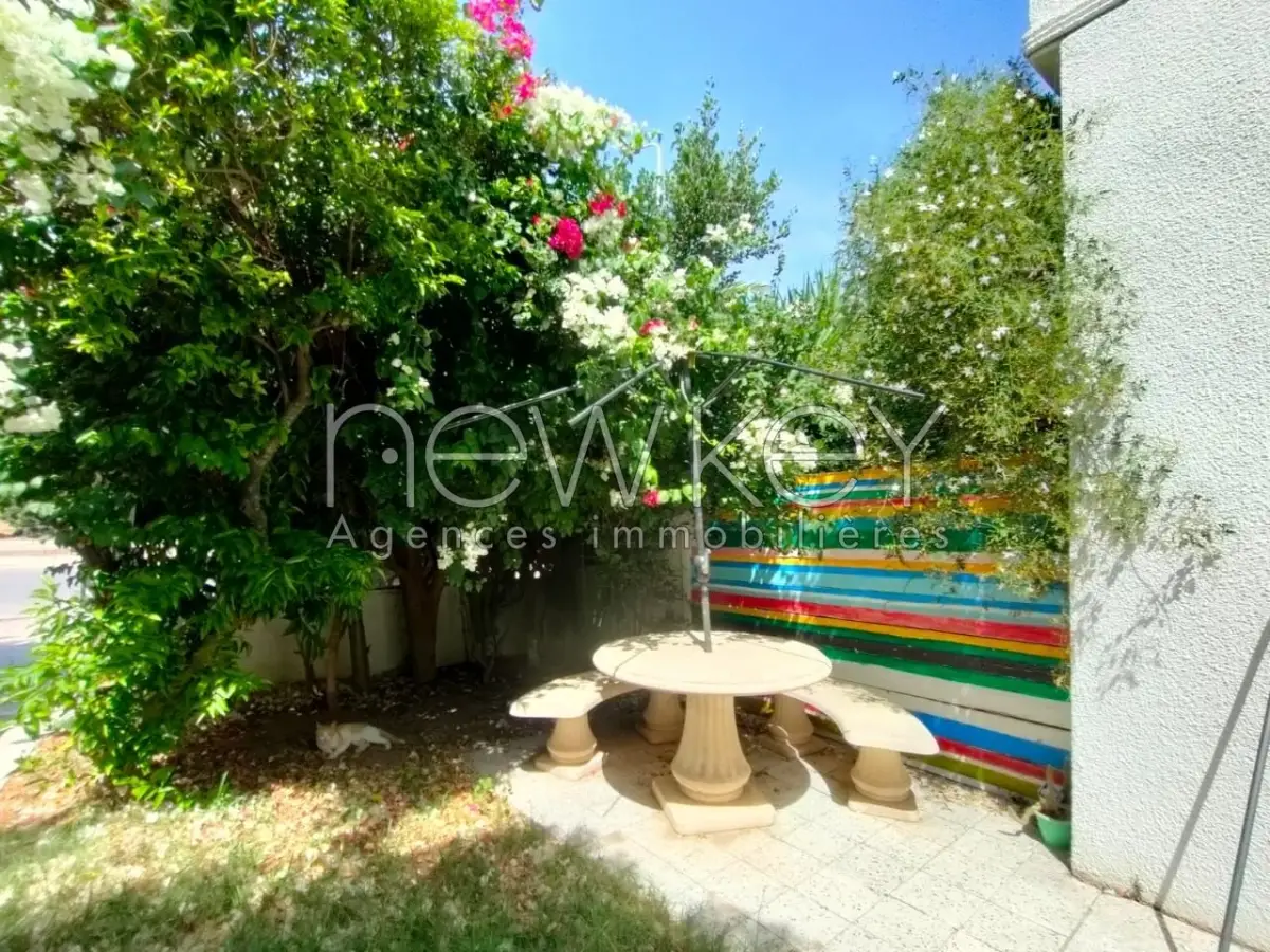Un joli S1 meublé avec jardin
