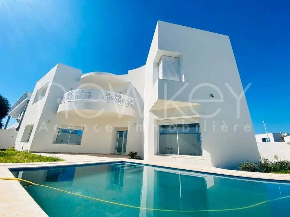 Villa avec piscine à louer aux Berges du Lac 2