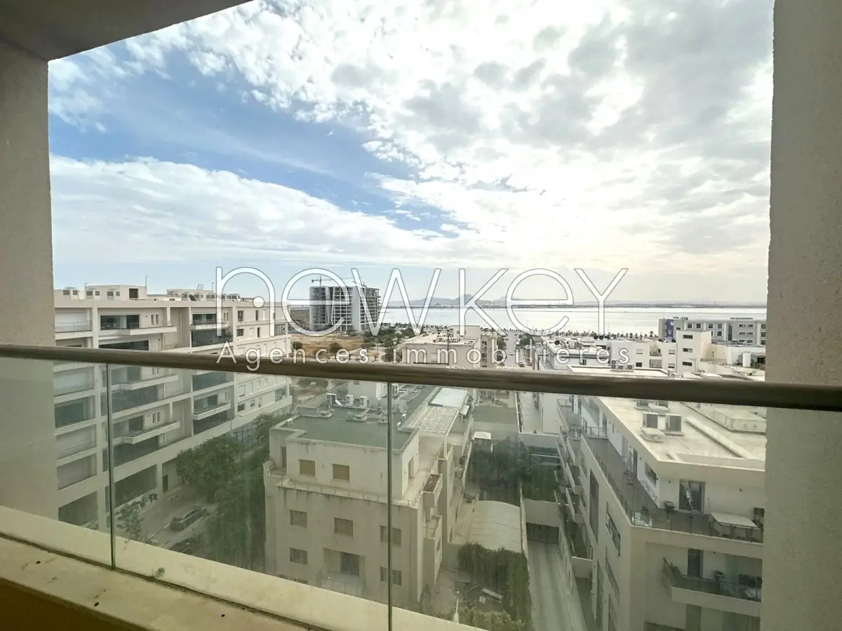 Penthouse de luxe avec piscine et vue sur lac