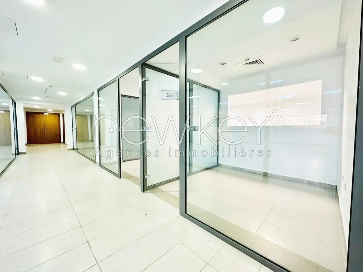 Bureau  de 522m² à louer au Lac 2