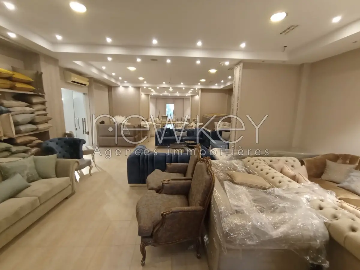 Un fonds de commerce à vendre sur l'artère principale de La Soukra