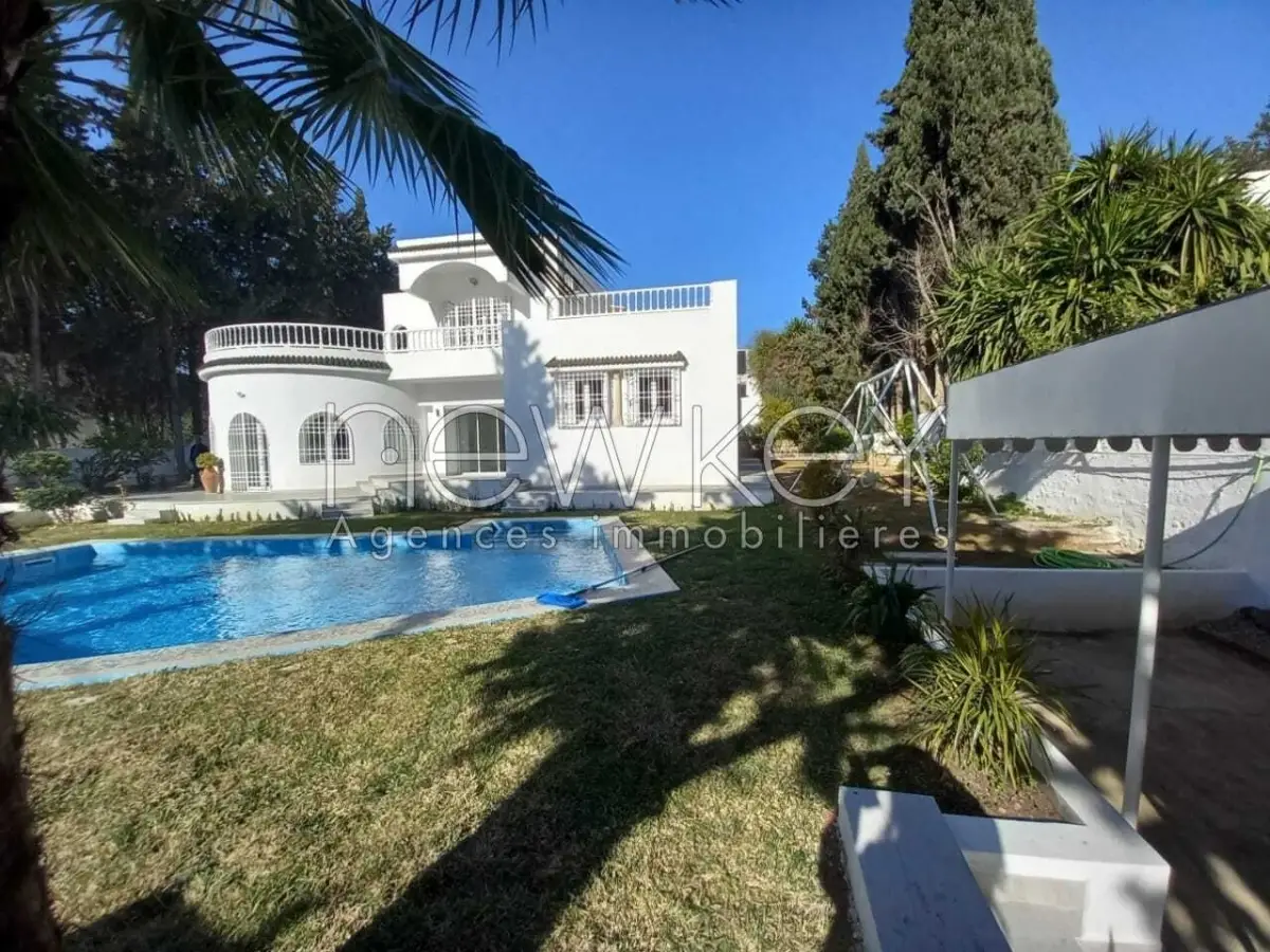 villa s+5 à Gammarth