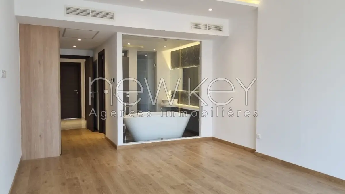 Bel appartement S+2 avec piscine à Gammarth