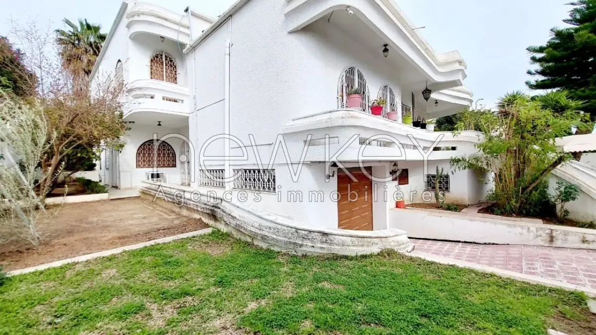 Villa S+5 vide ou meublée à Gammarth