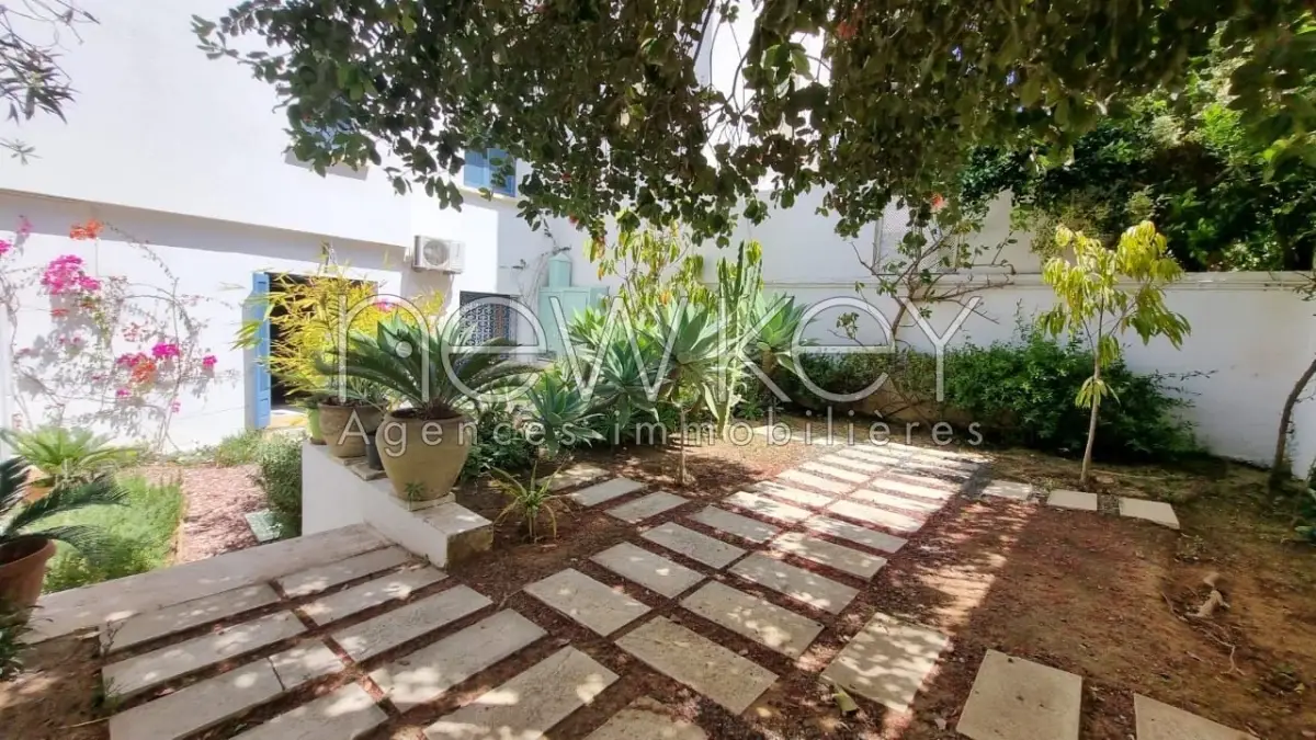 Beau duplex S+2 meublé à Gammarth