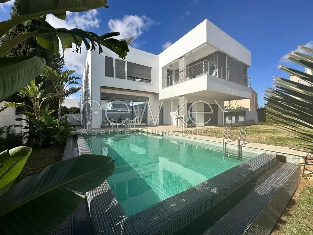 Villa moderne avec piscine et jardin à vendre aux Jardins de Carthage