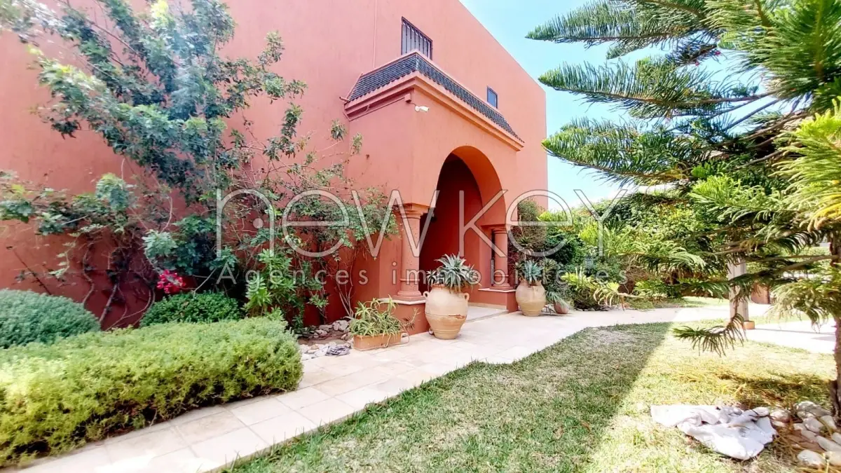 Magnifique villa s+4 à Gammarth