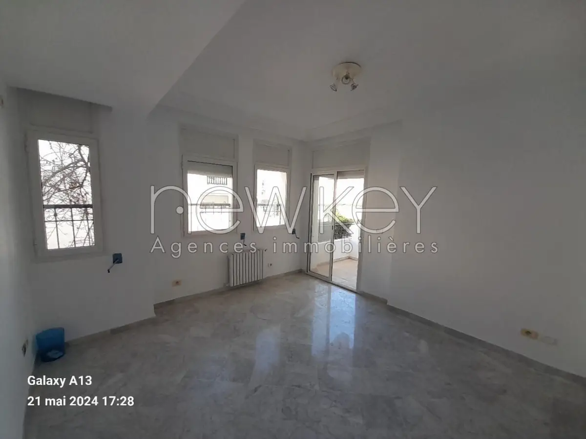 Bureau A+2  à la Marsa