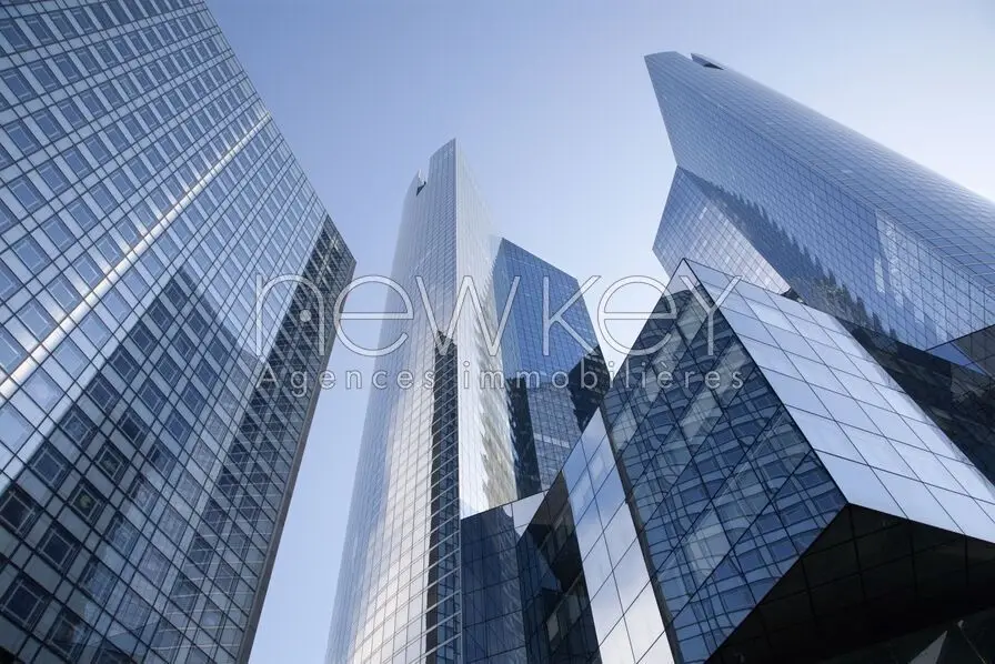 Immeuble  de 2100m² à  vendre au lac 3