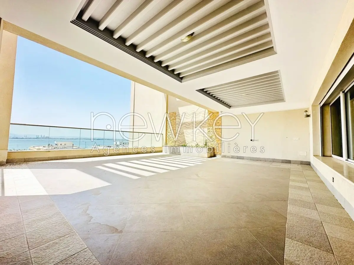 Penthouse vue sur lac à louer au Lac 2