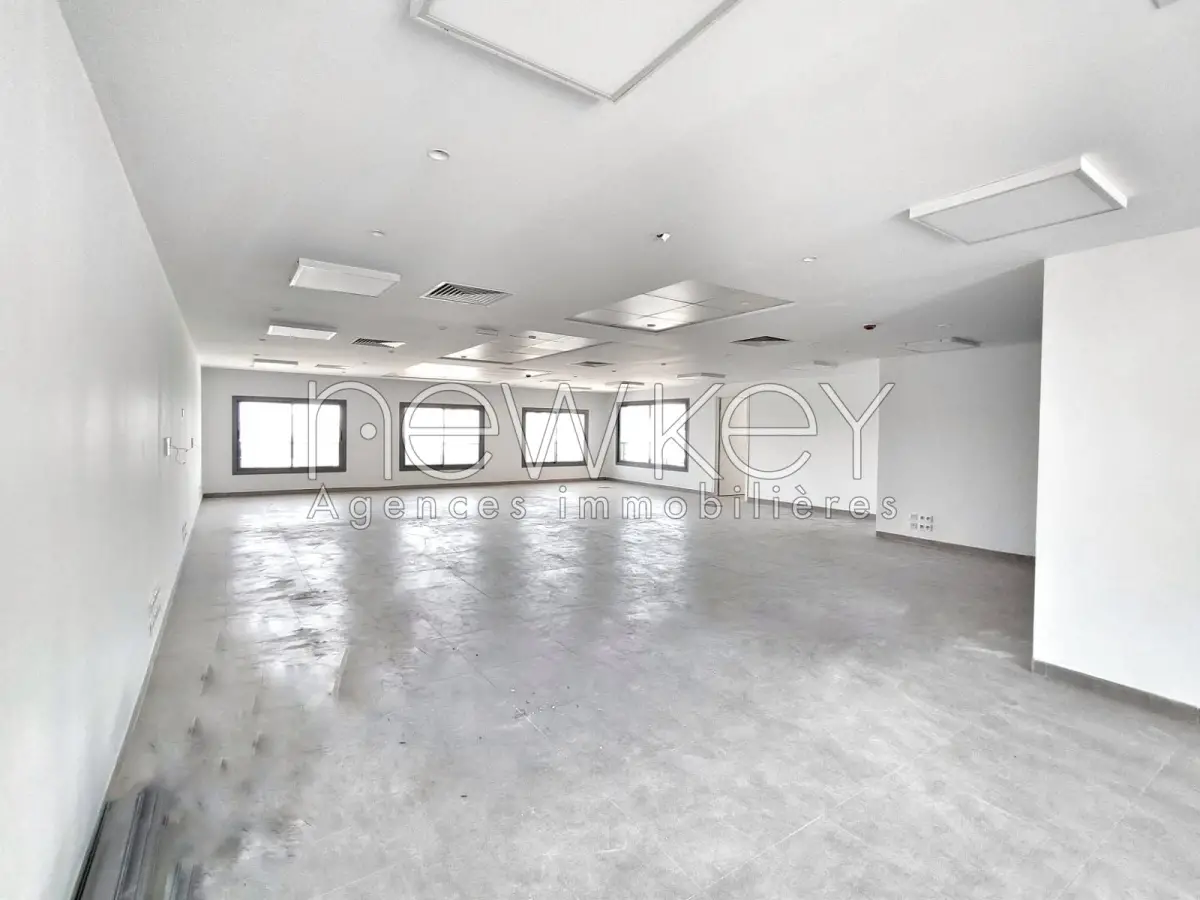 Open-space neuf de 293m² à louer aux Jardins de Carthage