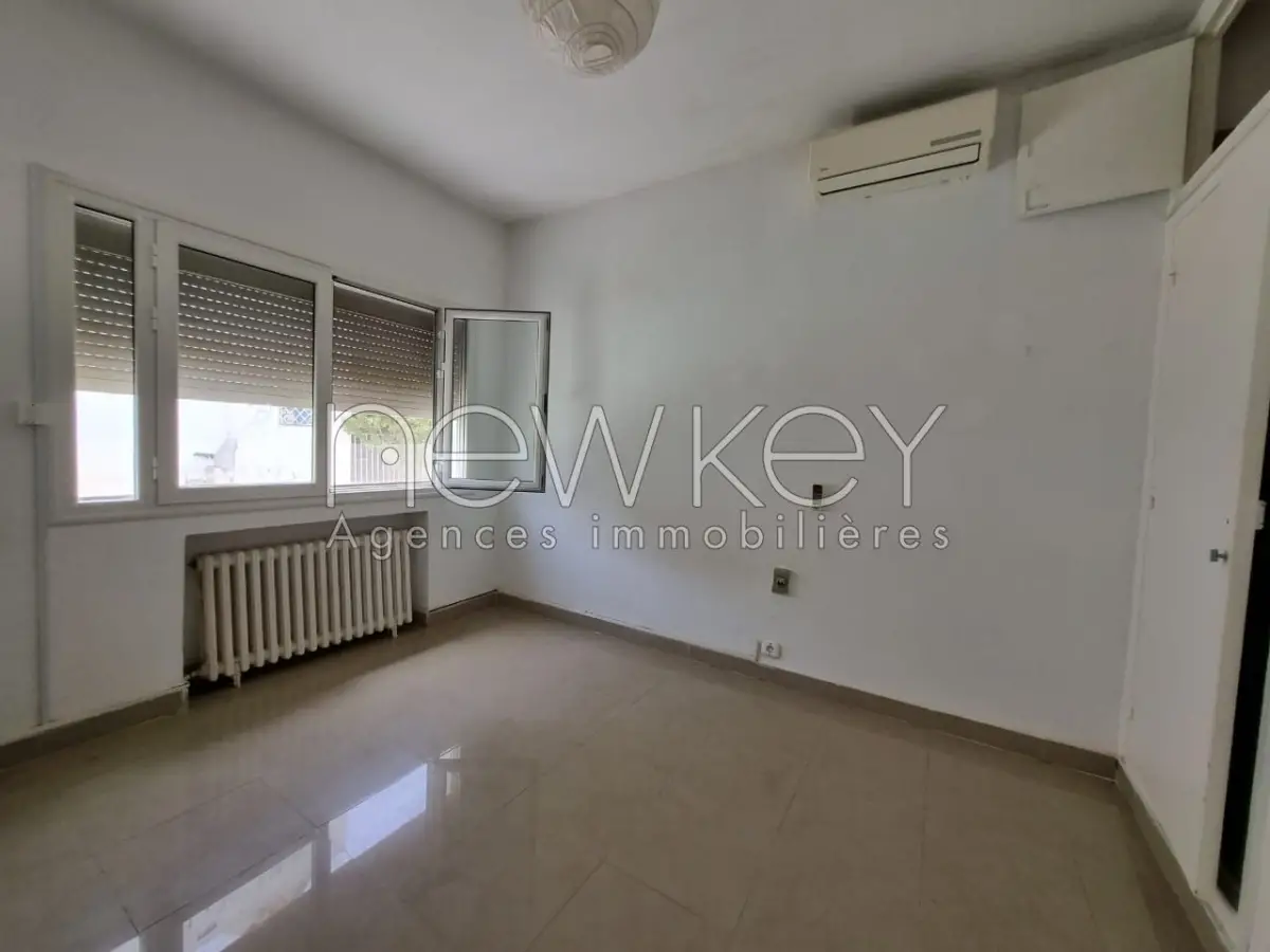 Villa vue mer s+6 à La Marsa