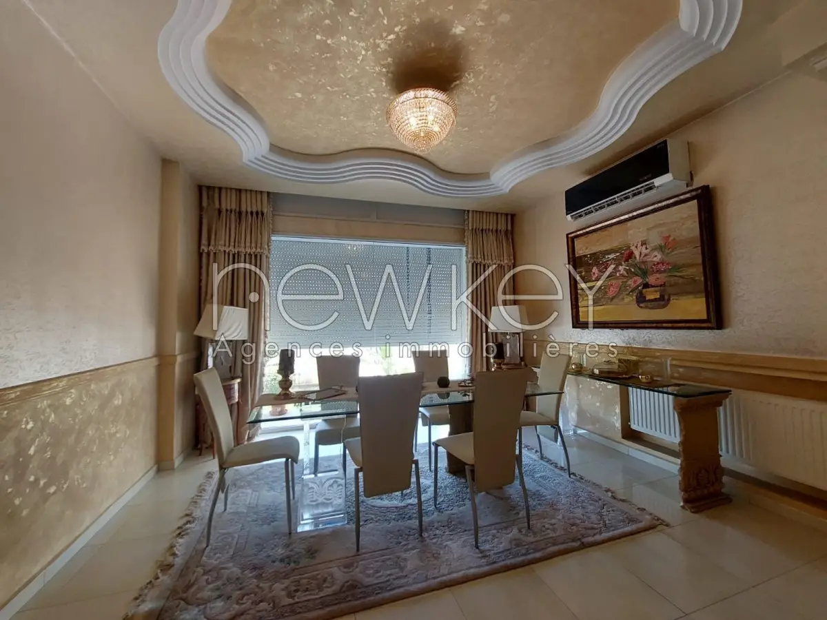 Magnifique villa S+5 à la Marsa