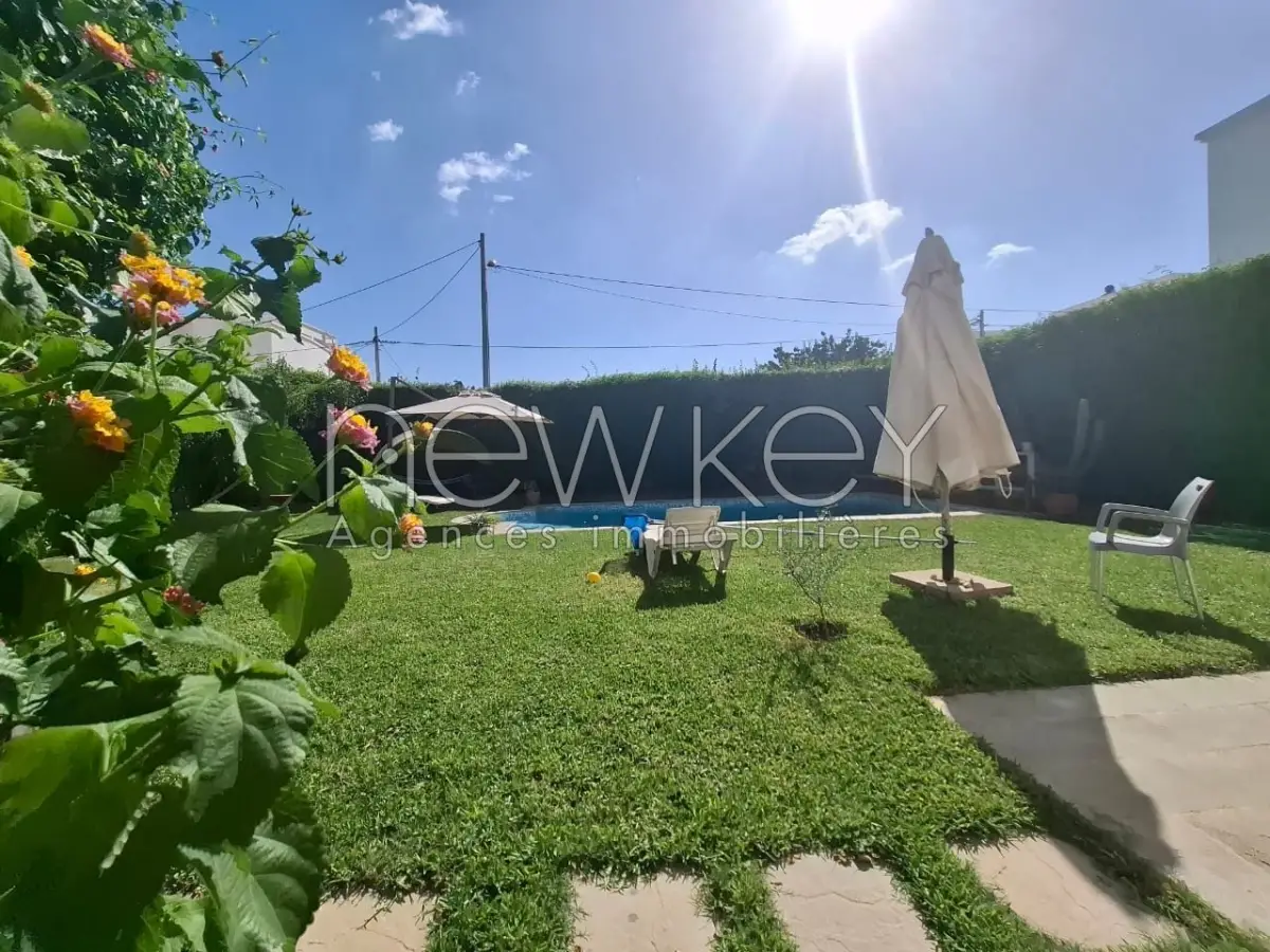 Un Duplex S+3 avec piscine à La Soukra