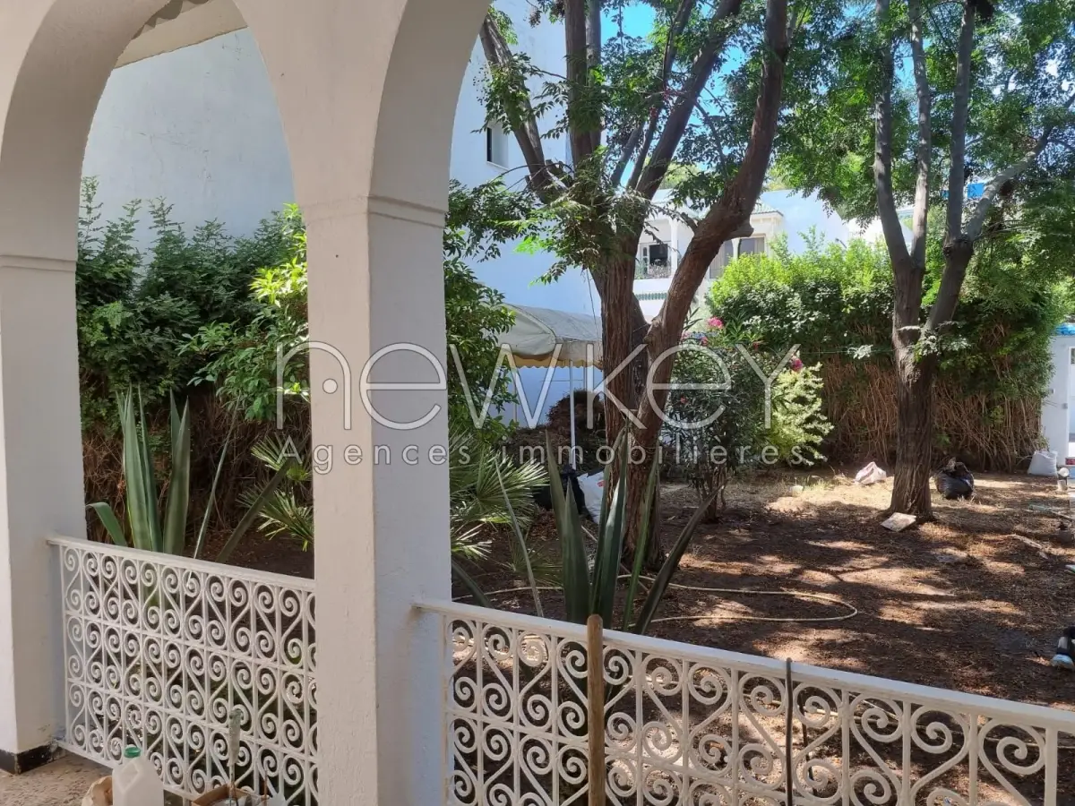 Rez de chaussée de villa S+4 à la Marsa