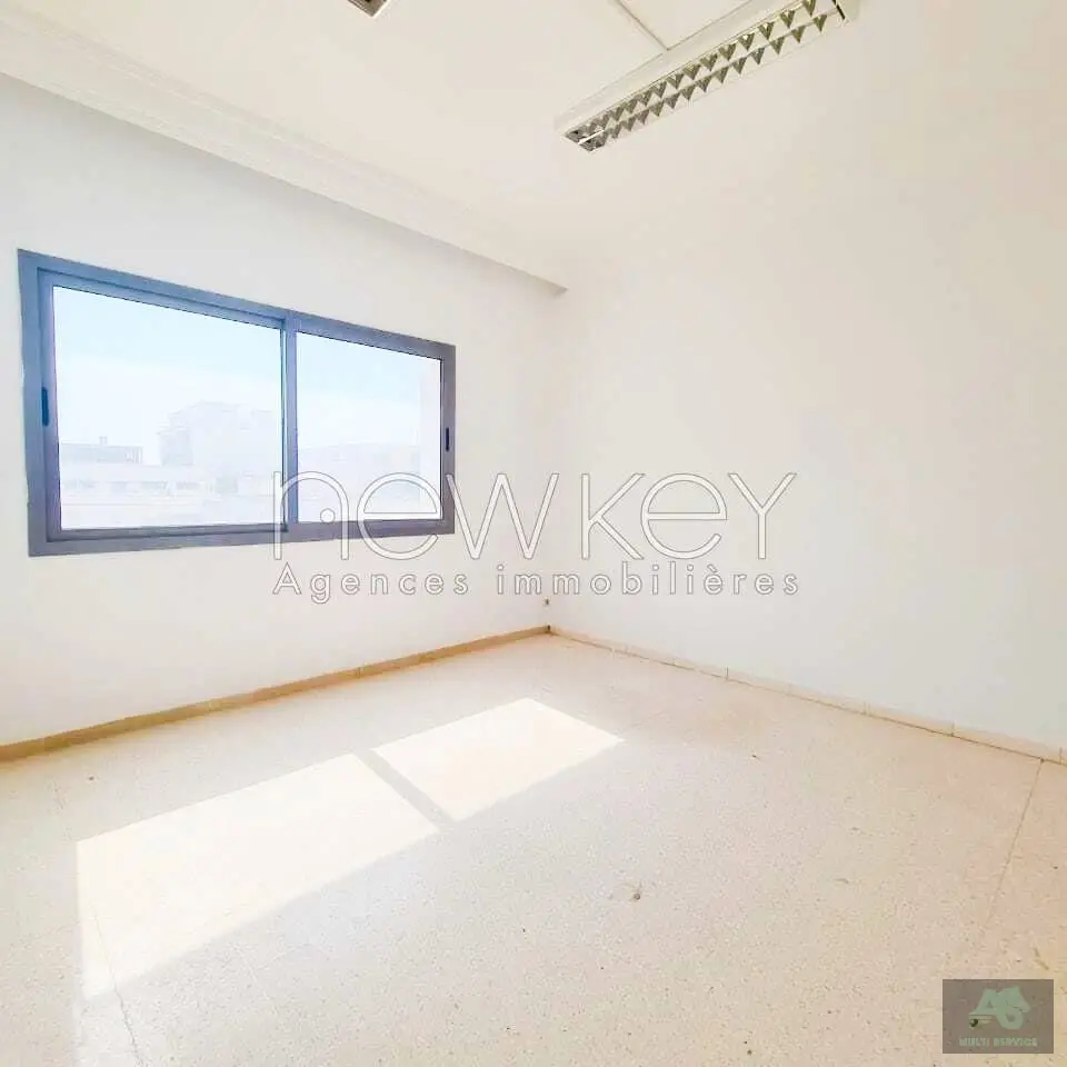 Bureau A4 à louer à La Soukra