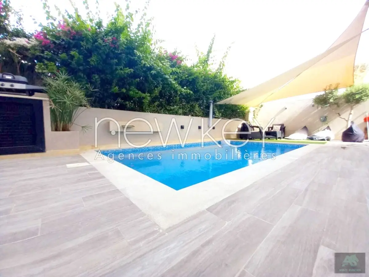 Un Superbe Rez-de-chaussée Meublé S3 avec piscine à La Soukra
