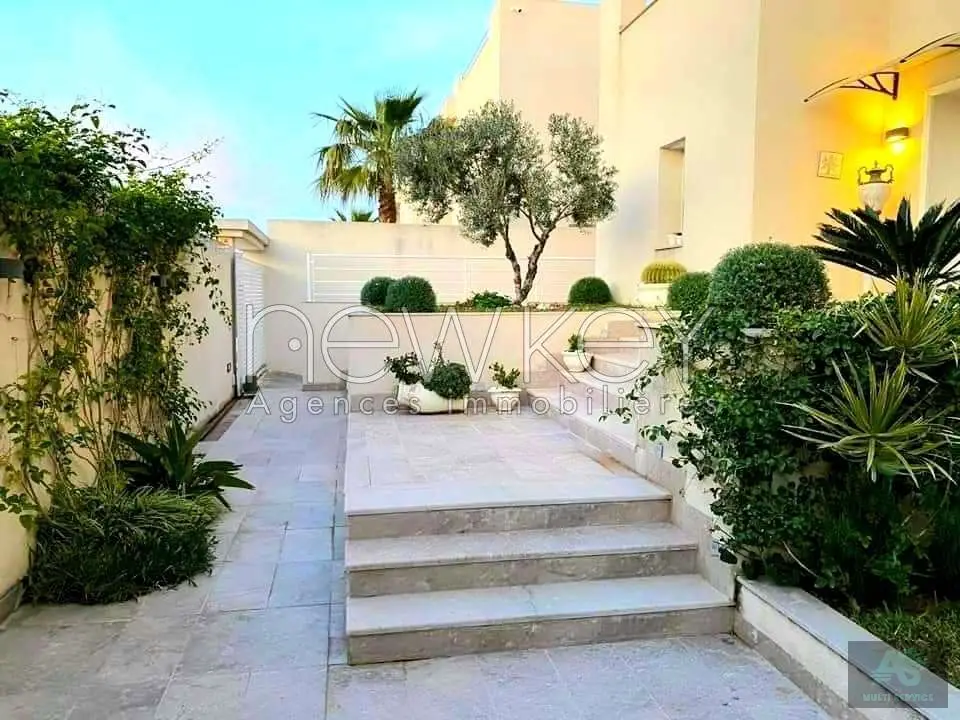 Magnifique villa S+4 à Gammarth