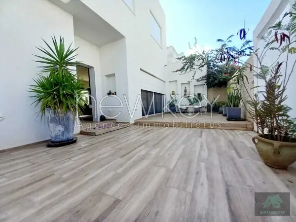 Coquet duplex S+3 meublé à la Marsa