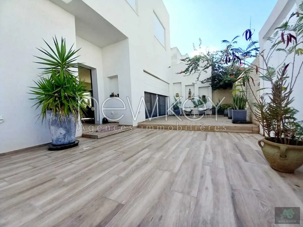 Coquet duplex S+3 meublé à la Marsa