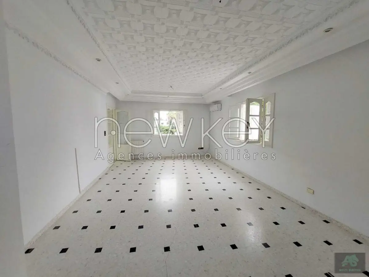 Etage de villa s+3 La Marsa