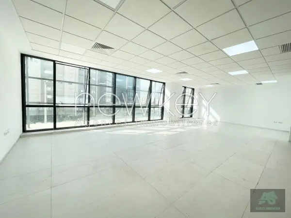 Bureau neuf de 184m² à louer au lac 2