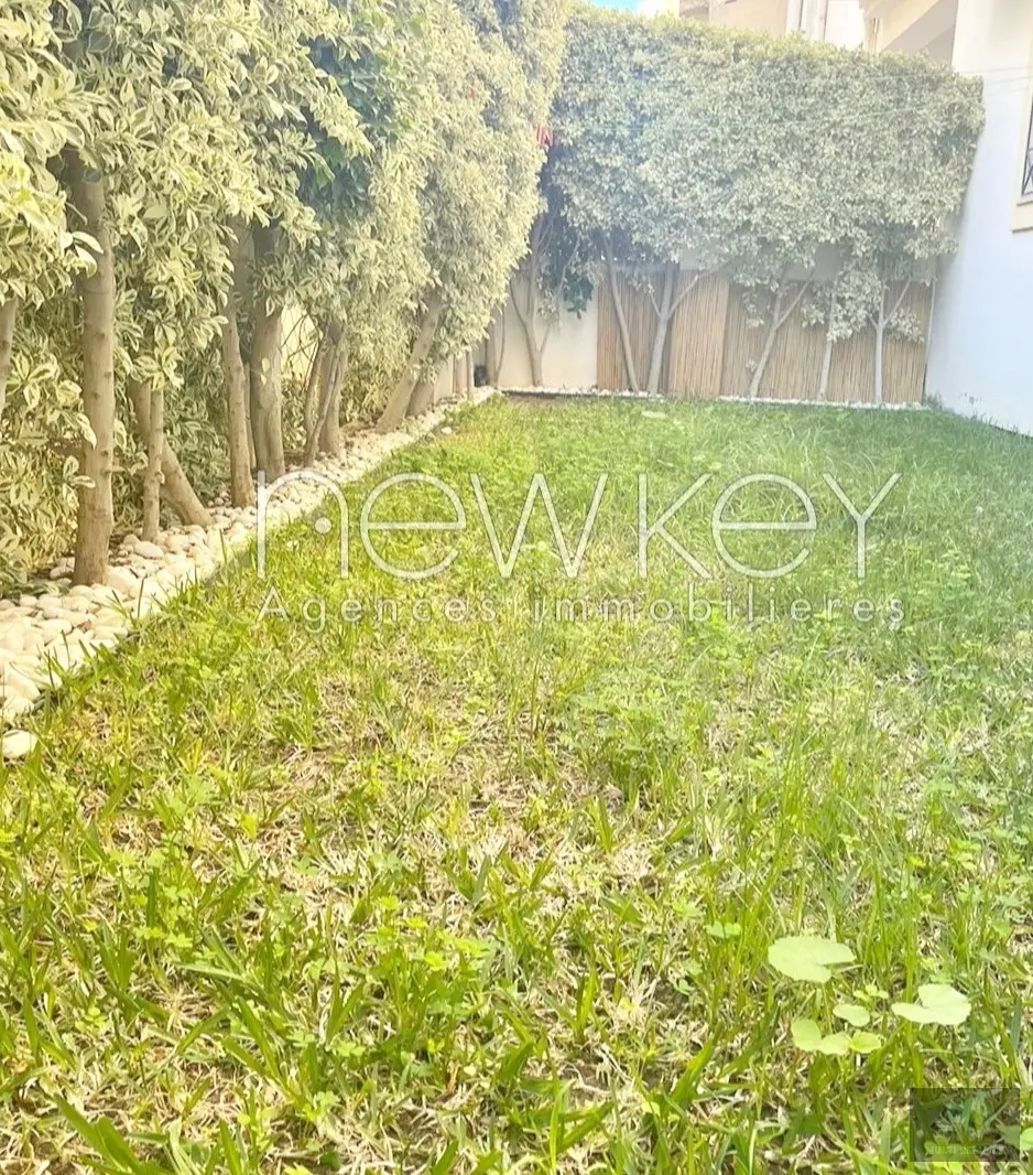 Un Rez-de-chaussée S4 avec jardin à Cité Les Plamerais