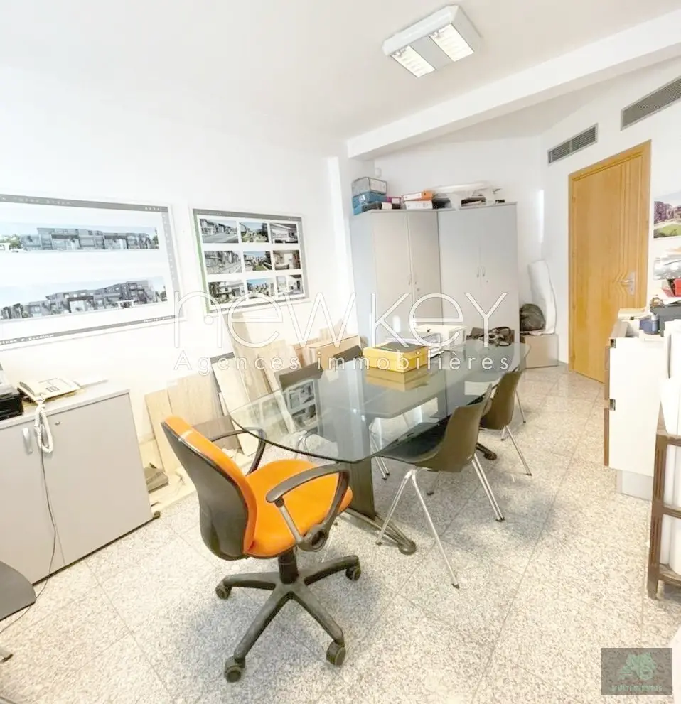 Bureau A2 à Louer à Ain Zaghouan Nord