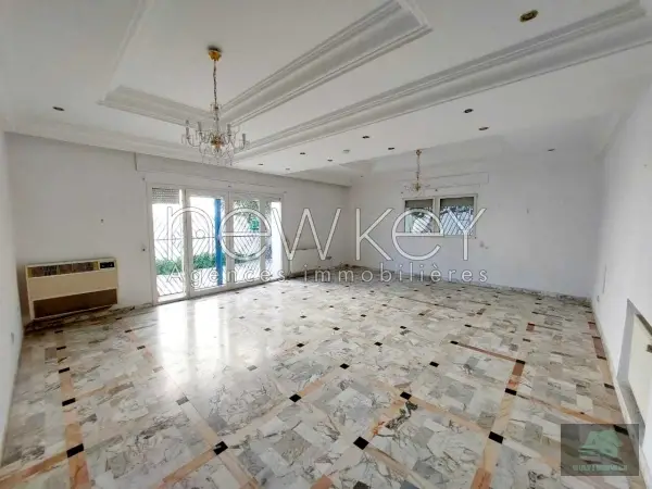 Villa s4 avec jardin à la Marsa