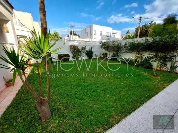 Villa s+5 avec jardin à La Marsa